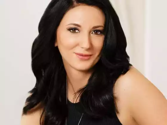Anika Ray,
Spirituality
Expert at Tavasz a lélekbe: Egy lélek-test-lélek szimpózium